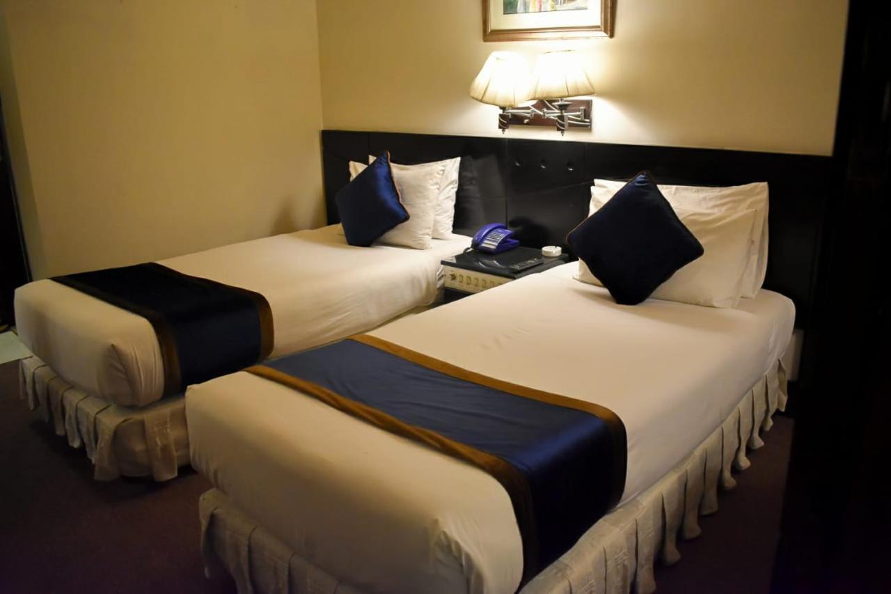 Alsafina Hotel Lahore Esterno foto