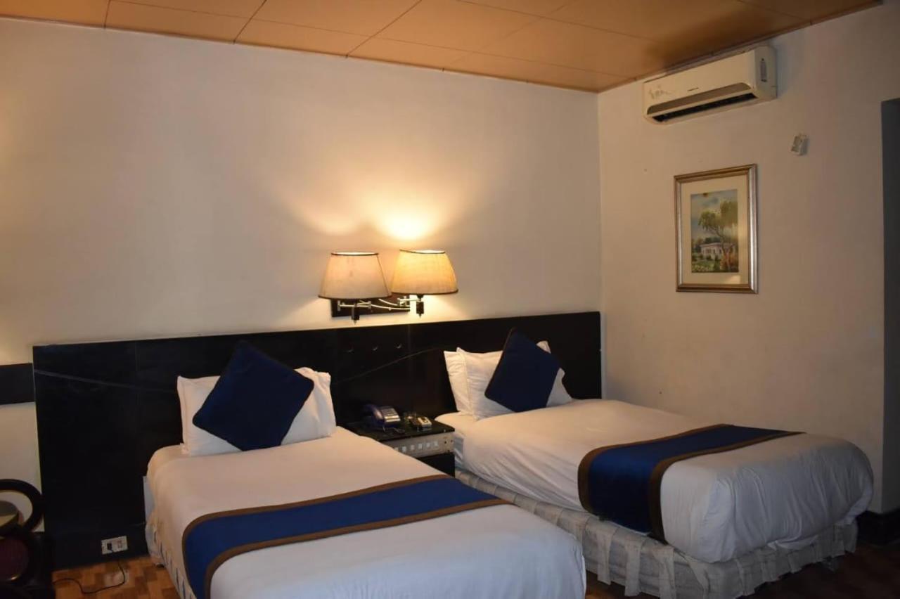 Alsafina Hotel Lahore Esterno foto