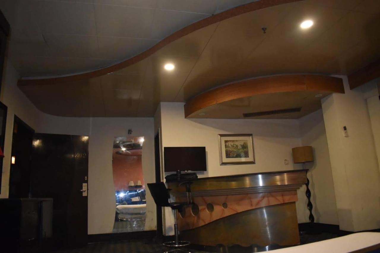 Alsafina Hotel Lahore Esterno foto